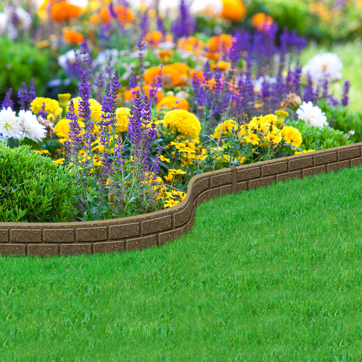 Recycled Rubber Lawn Edging Ultra Curve Bricks Border