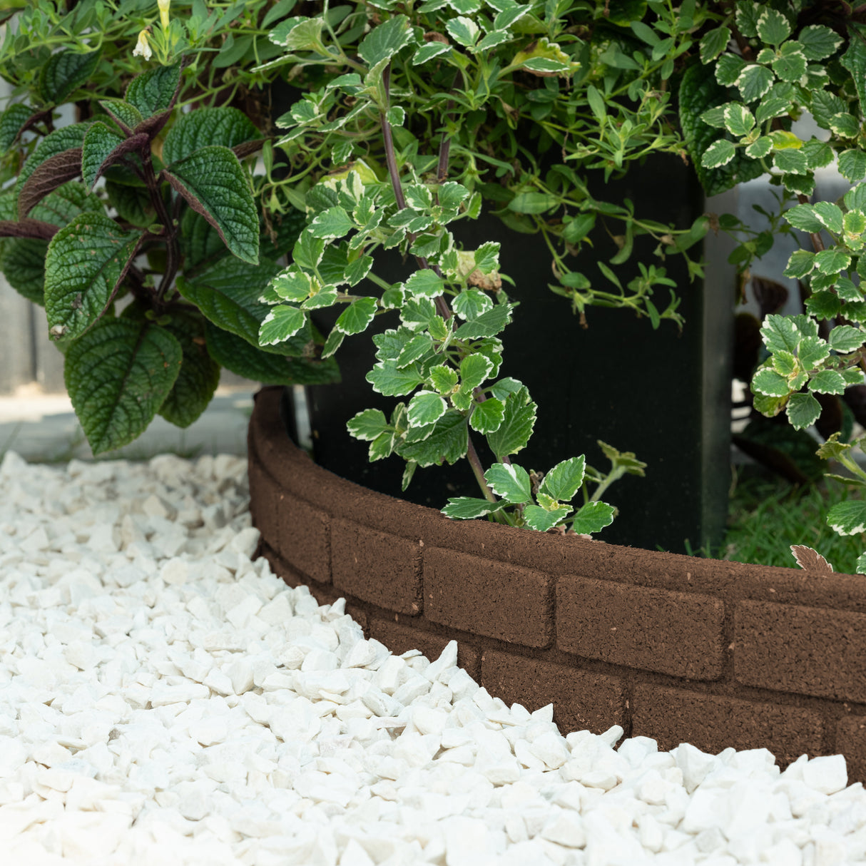 Recycled Rubber Lawn Edging Ultra Curve Bricks Border