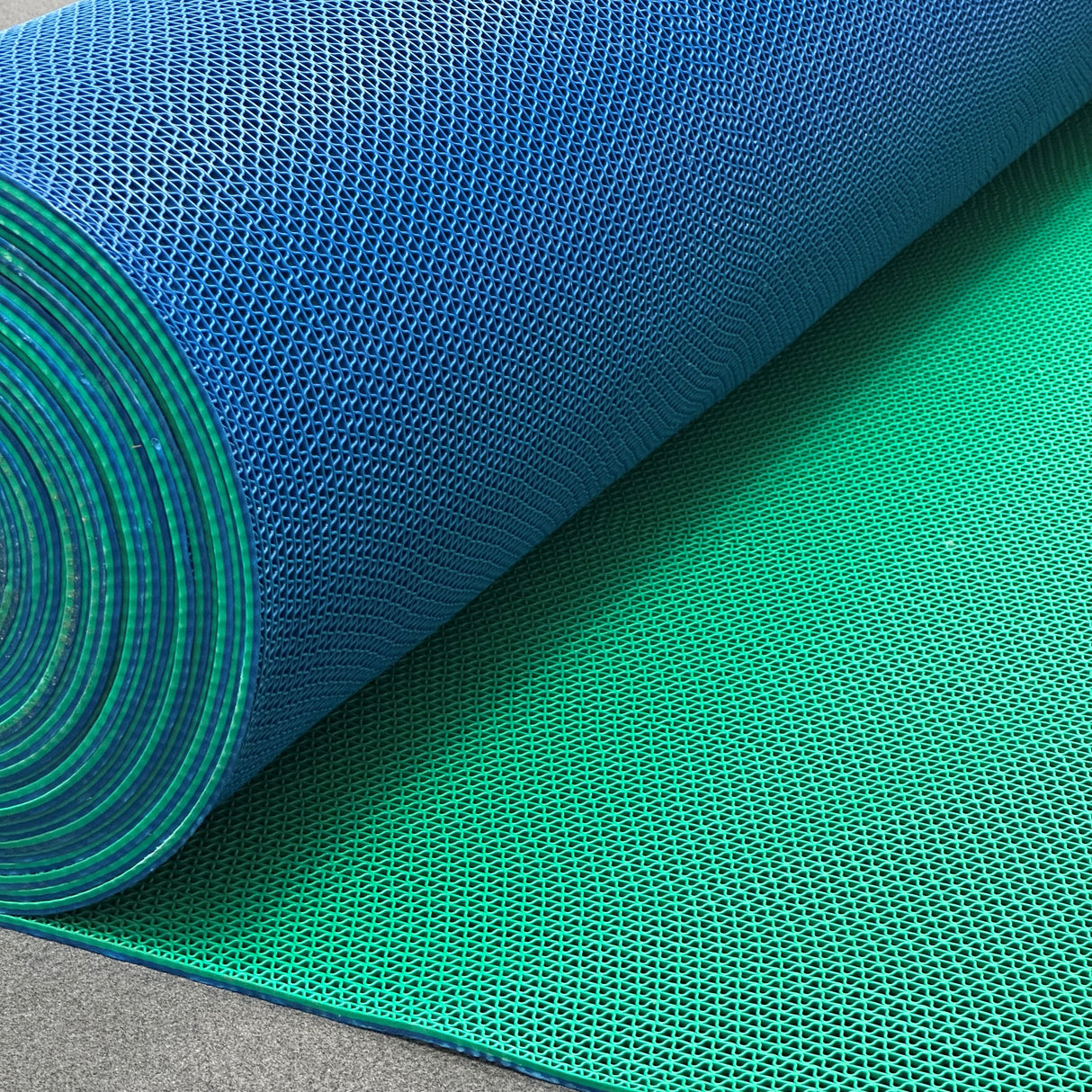 Non Slip PVC Drainage Mat Dual Colour Blue/Green 1.2m Wide